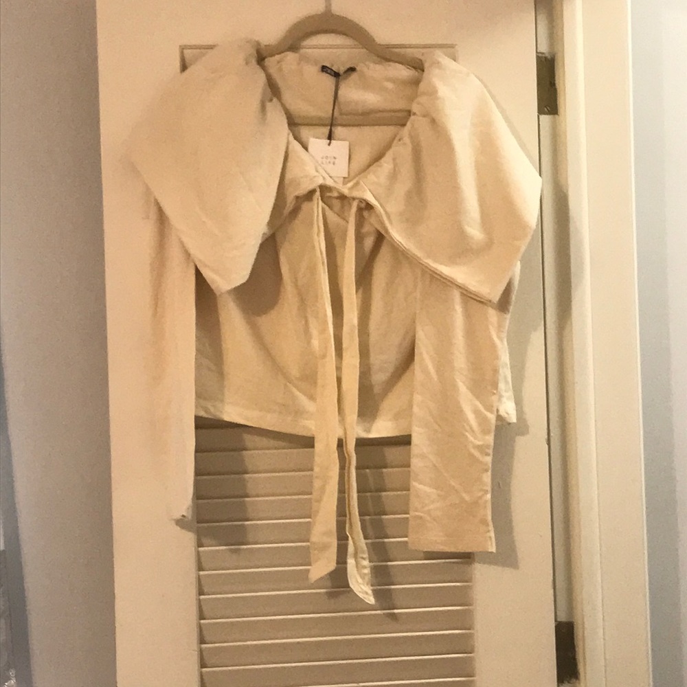 NWT Zara cream collared top with tie in front